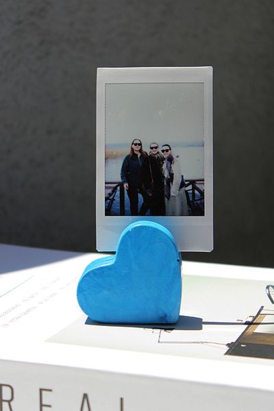 The Craft Thor Concrete Heart Patterned Note and Photo Holder - Stylish and Functional Decor