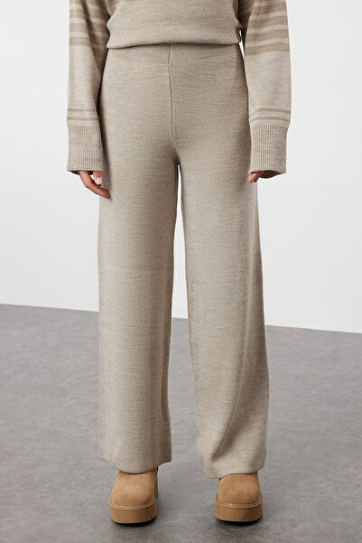 Trendyol Collection Színes blokk széles szabású kötöttáru öltöny - TWOAW24AU00041