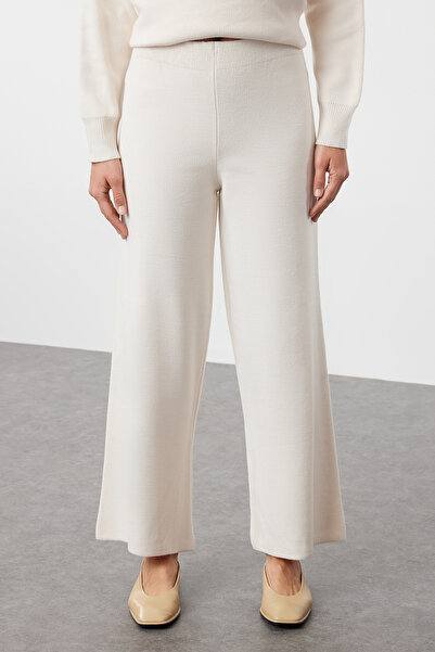 Trendyol Collection Wide Fit bézs kötöttáru szett - cipzáras és zsebes TWOAW24AU00010