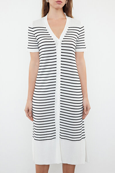 Trendyol Collection Pletené Ecru pruhované šaty - TWOSS24EL01023