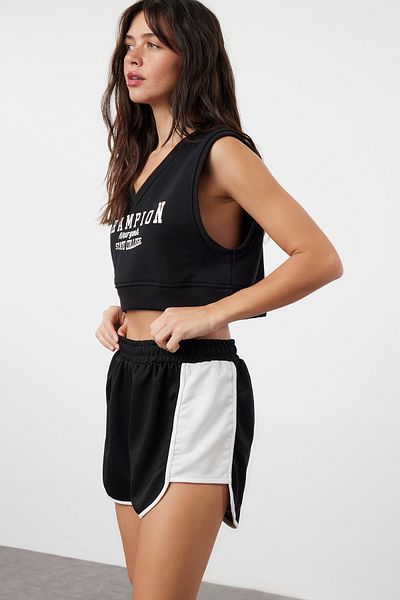 Trendyol Collection Pletené šortky s normálním pasem – Black Color Block Bermuda TWOSS24SR00208