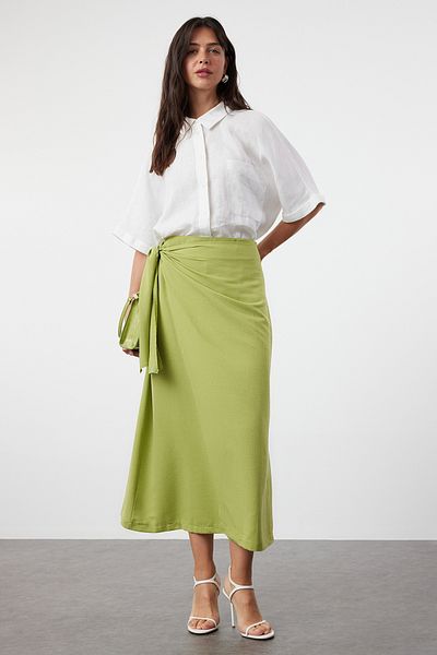 Trendyol Modest Ölgrüner Rock in Leinenweboptik – Zweireihig und mit Bindedetail TCTSS24EE00002