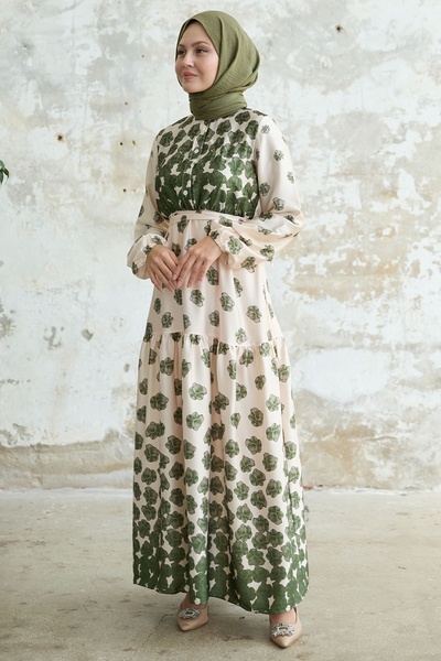 InStyle Sukienka z zielonej satyny, zapinana na pół guzika