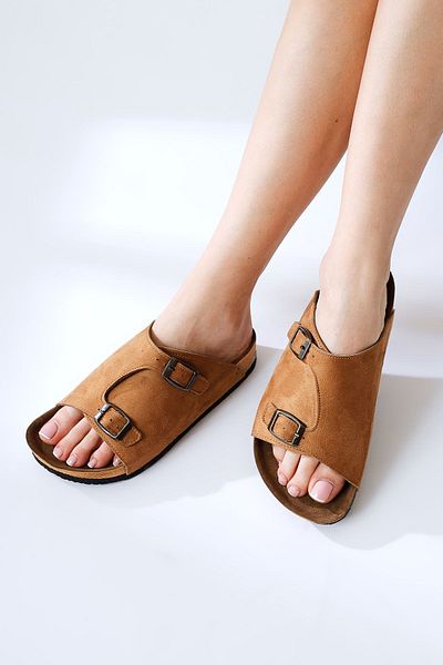 Limoya Γυναικείες παντόφλες από γνήσιο δέρμα Christella Tan Suede με διπλή πόρπη