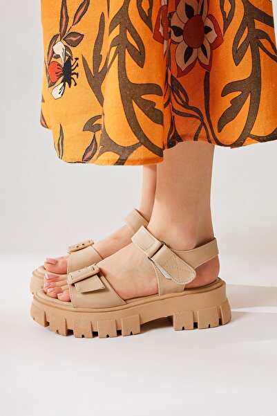 Limoya Rialda Bej Cırt Cırt Ve Toka Detaylı Yüksek Taban Kadın Sandalet Fırsa...