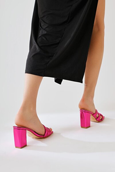 Limoya Προϊόν εκκαθάρισης γυναικείων παντόφλων με τακούνι με λουράκια με σχέδιο φούξια φιδιού Sasima