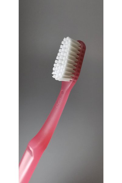 Pearldent 7040 فرشاة أسنان فائقة النعومة مع غطاء