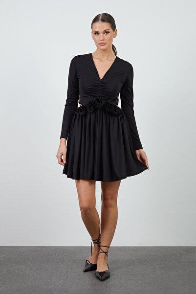 GİZİA Çiçek Detaylı Beli Pencereli Siyah Elbise