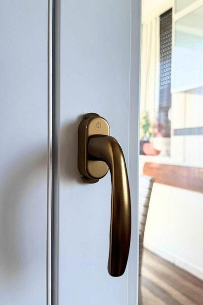 Hoppe Child Safety Locked Pimapen Window Handle Kisi2 Bronze