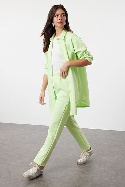 Trendyol Modest طقم قميص وبنطلون من قماش سكوبا - أخضر فاتح، تفاصيل الجيب TCTSS23US00011