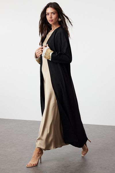 Trendyol Modest Schwarzer Axial-Cup & Ferace mit Stickereien TCTSS24KF00032