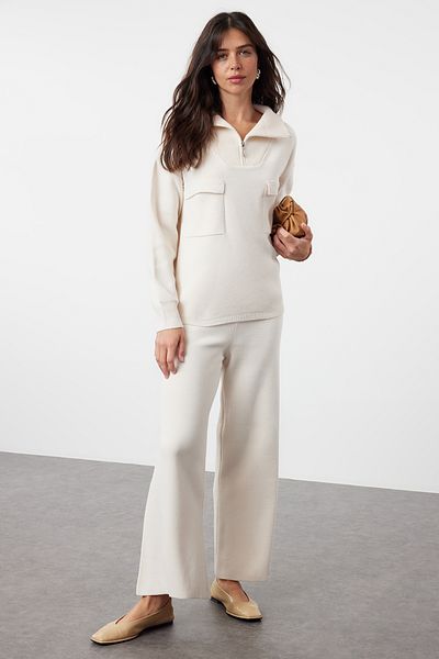 Trendyol Collection Wide Fit bézs kötöttáru szett - cipzáras és zsebes TWOAW24AU00010
