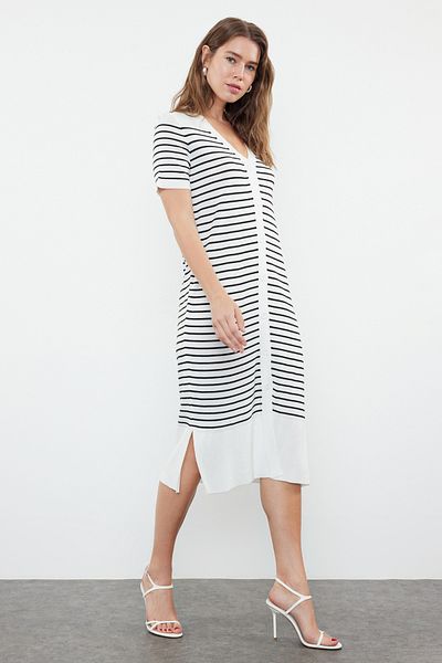 Trendyol Collection Kötött ekrü csíkos ruha - TWOSS24EL01023