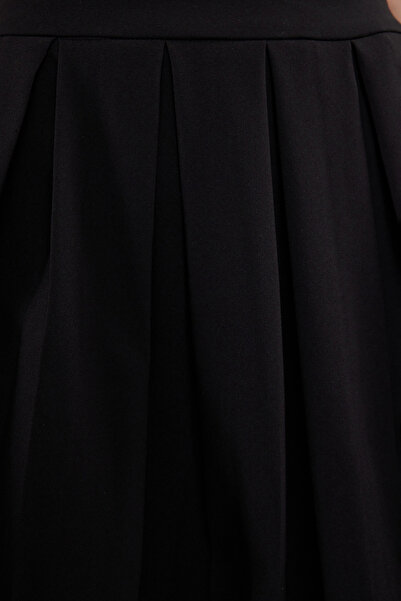 Trendyol Collection TWOSS24ET00222 Modell Fekete hajtogatott mini szőtt szoknya