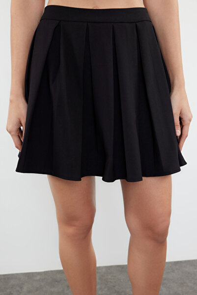 Trendyol Collection TWOSS24ET00222 Modell Fekete hajtogatott mini szőtt szoknya