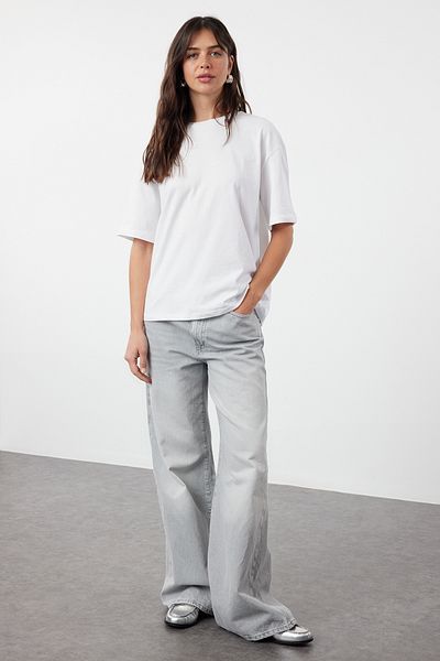 Trendyol Collection Pohodlné bílé bavlněné tričko na zip - TWOSS24TS00272
