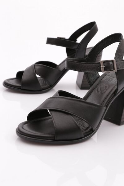 DGN Černé dámské sandály z pravé kůže - 322135108