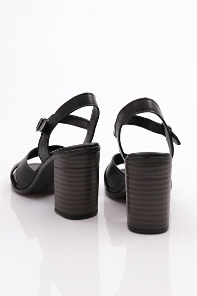 DGN Černé dámské sandály z pravé kůže - 322135108