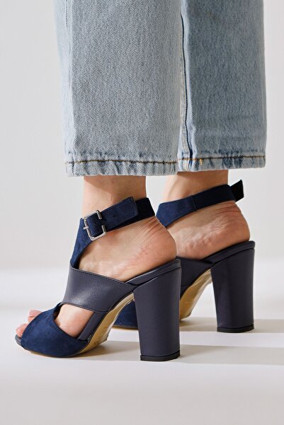 Jilberto Magdalena sötétkék magassarkú nyitott orrú szandál