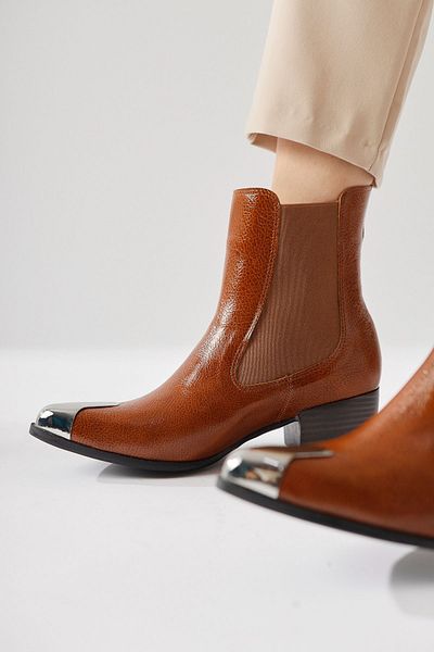Limoya Heda Taba Wrinkled Patent Leather Pointed Toe Metal Λεπτομερείς γυναικείες μπότες, γυναικεία μποτάκια