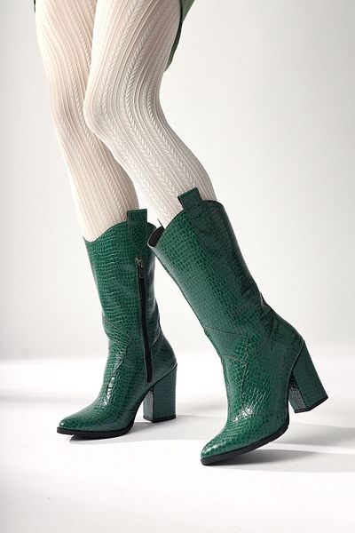 Limoya Κοντές γυναικείες μπότες Keri Green Crocodile Asymmetric Cut με τακούνι