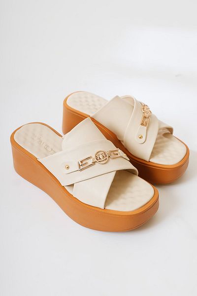 Limoya Γυναικείες παντόφλες Stanny Beige Cross Strap με λεπτομέρεια με χοντρή σόλα