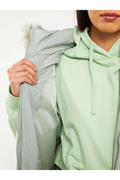 LC Waikiki LCW Modest Kadın Kapüşonlu Düz Şişme Yelek