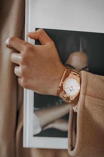 Daniel Wellington سوار كلاسيكي صغير باللون الذهبي الوردي للنساء