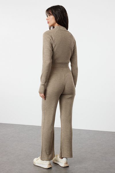 Trendyol Collection Mink Knitwear Crop felső és nadrág szett - bordázott orrrészlet TWOAW24AU00014