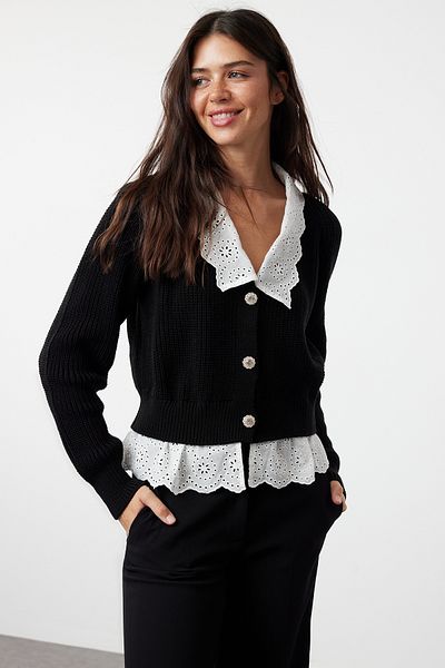 Trendyol Collection V-nyakú fekete Crop kötöttáru kardigán - Garni részletekkel TWOAW24HI00221