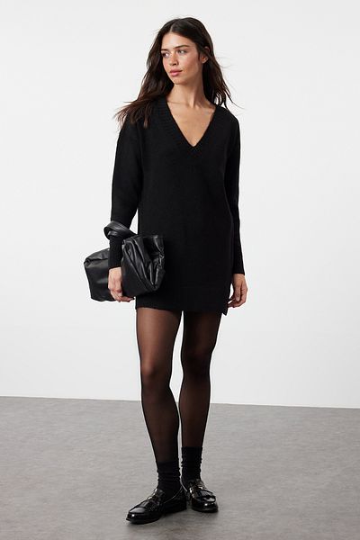 Trendyol Collection Černé mini úpletové šaty s měkkým texturovaným střihem Twoaw24El00086
