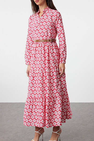 Trendyol Modest Φούξια λουλουδάτο μοτίβο - Φόρεμα με ζώνη και φλάντζα TCTSS23EB00111