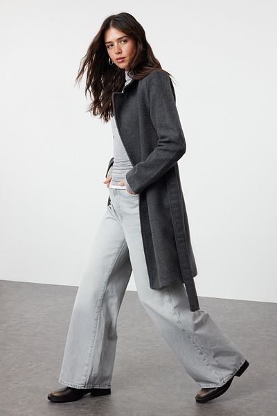 Trendyol Collection Dlouhý vlněný antracitový kabát s páskem, TWOAW20KB0033