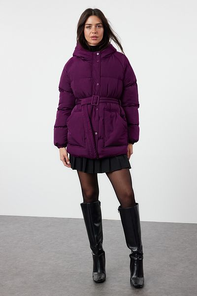 Trendyol Collection Pufferjacke mit wasserabweisender Kapuze und Gürtel – Pflaume Regular TWOAW23MO00188