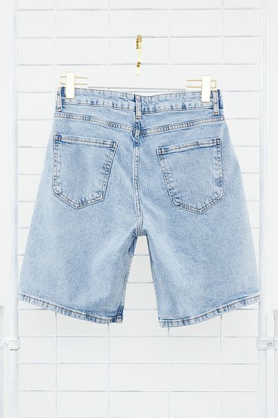 Trendyol Collection Marineblaue Jeansshorts aus Stretchstoff mit normaler Passform - TMNSS24SR00067