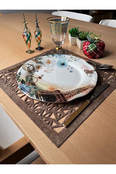 Ergüven Home Комплект от 6 квадратни чинии за сервиране от велур с геометричен триъгълен мотив, млечнокафяв, 35x35 см