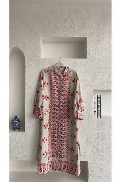 Lavanta Tekstil فستان كيمونو مطبوع عليه زهور باللون البيج والكتان - برتقالي