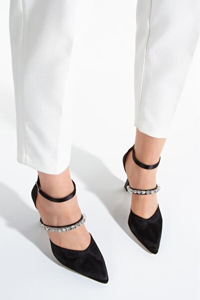 LARİNA SHOES حذاء نسائي أنيق بتفاصيل من حجر الساتان