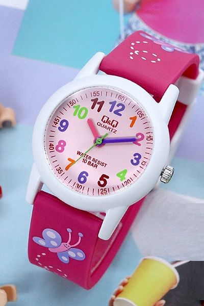 Q&Q Pink Butterfly Figure Waterproof Girl's Wristwatch with Numerals
