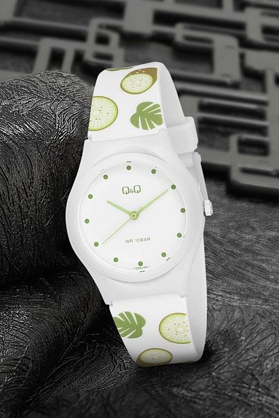 Q&Q Women's Wristwatch with Waterproof Silicone Band