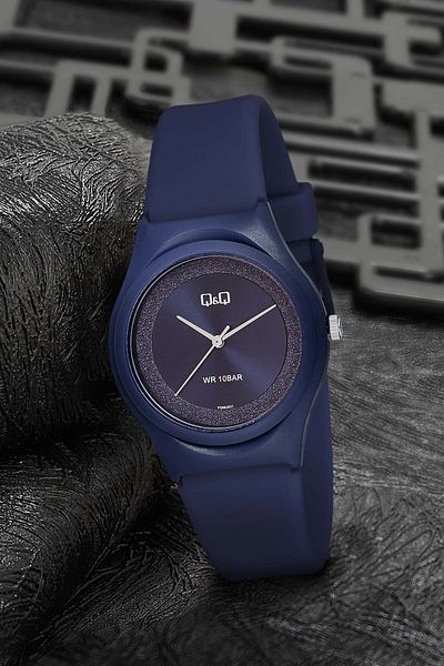 Q&Q Women's Wristwatch with Waterproof Silicone Band
