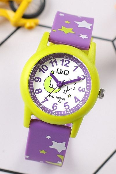 Q&Q Purple Green Moon Dede Star Patterned Waterproof Children's Wristwatch with Numerals