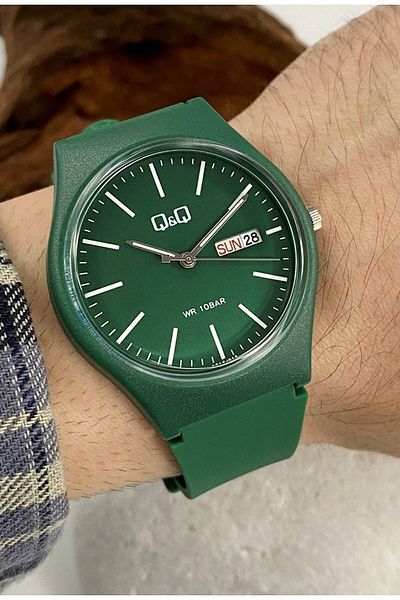 Q&Q Unisex Wristwatch with Green Waterproof Silicone Band and Double Calendar
