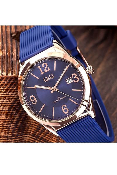 Q&Q Women's Navy Blue Calendar Wristwatch with Silicone Strap