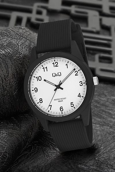 Q&Q Unisex Wristwatch with Waterproof Silicone Band
