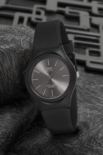 Q&Q Women's Wristwatch with Waterproof Silicone Band