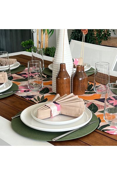 desen izmir New Season American Service - Hidden Garden Pattern, 6 Plates, 6 Napkins and Rings and Runner Blanket