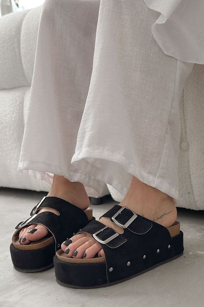Shoebutik Papuci de damă cu talpă înaltă cu împânzire neagră Denis