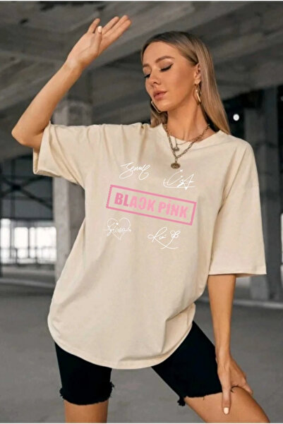 oneagılyazı تي شيرت للجنسين - رجالي أسود وردي، مطبوع عليه توقيع