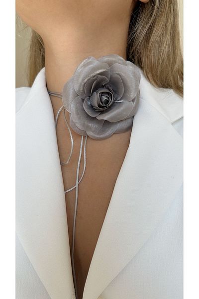 Âlâ Atelier Floral Patterned Lace-up Choker Necklace - Rose Name